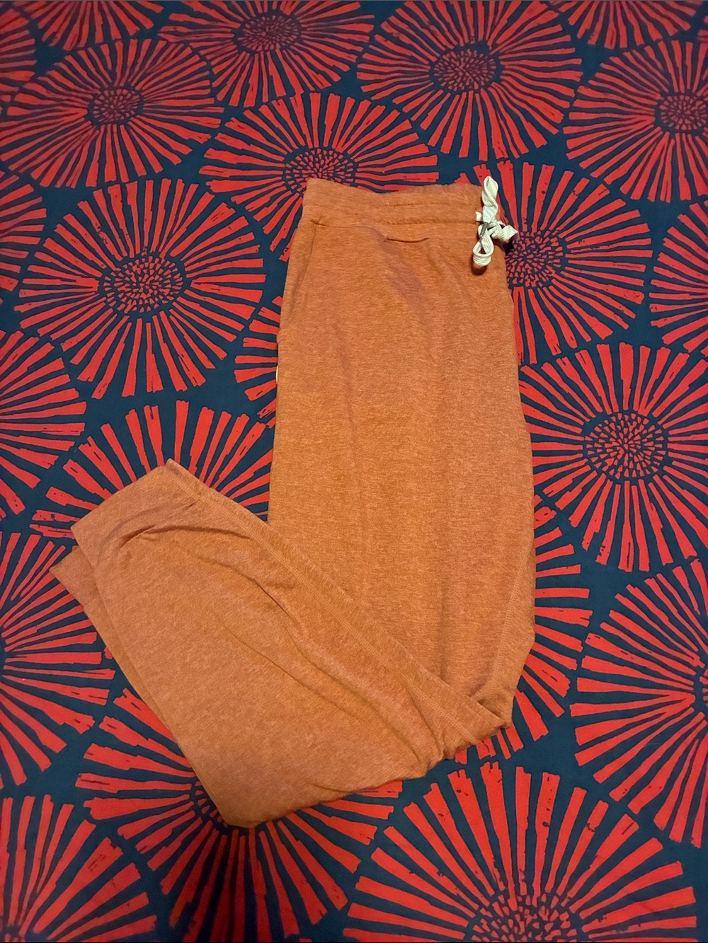 Vuori Coral Track Joggers with White Drawstring - Picture 3 of 4